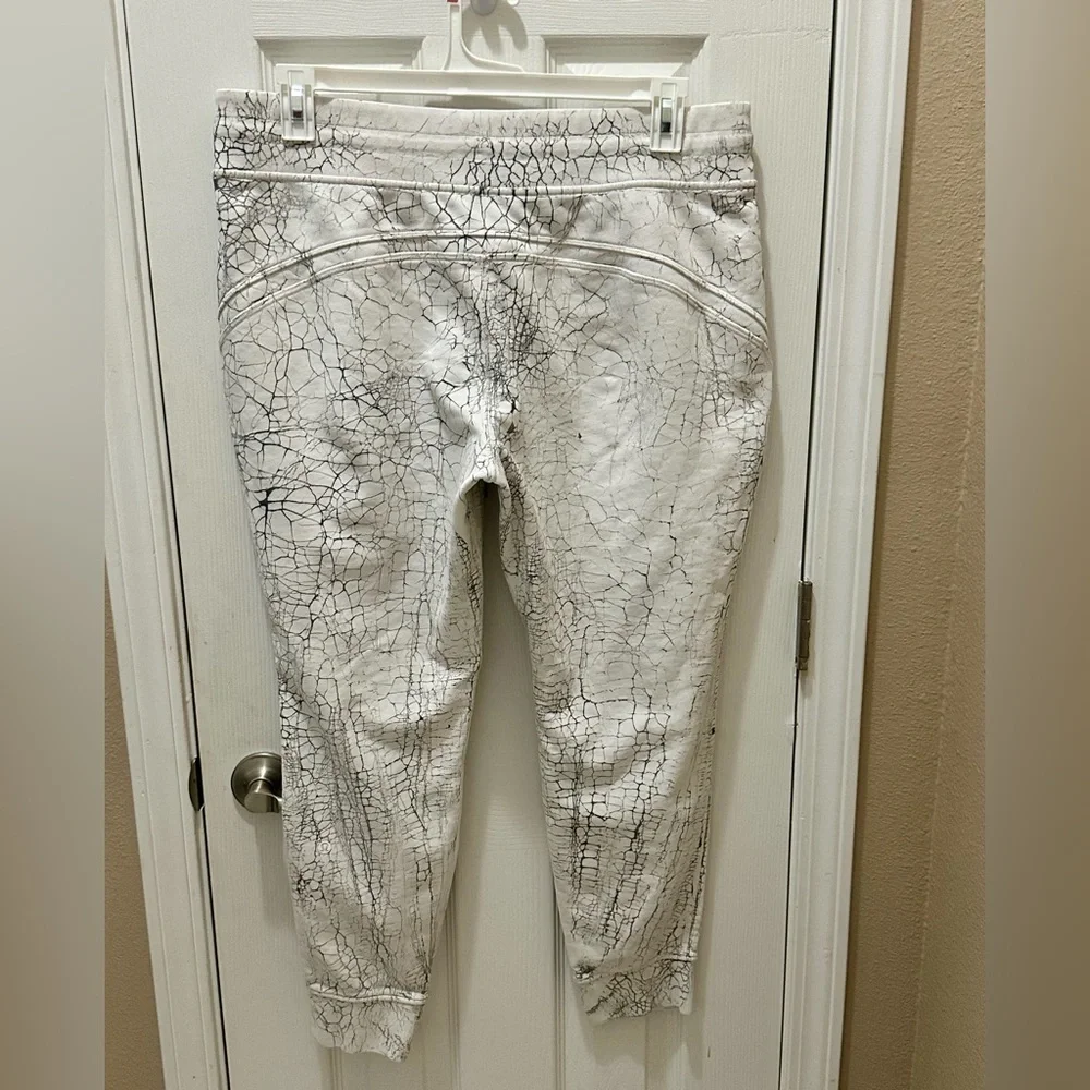 LULULEMON thick jogger pants size 14 white marbled